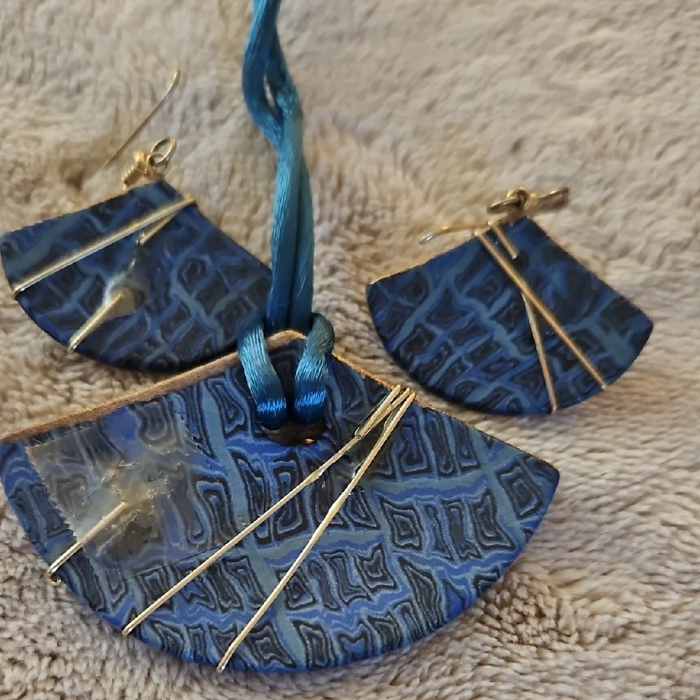 Artisan Blue and Gold Necklace Set - Picture 3 of 3